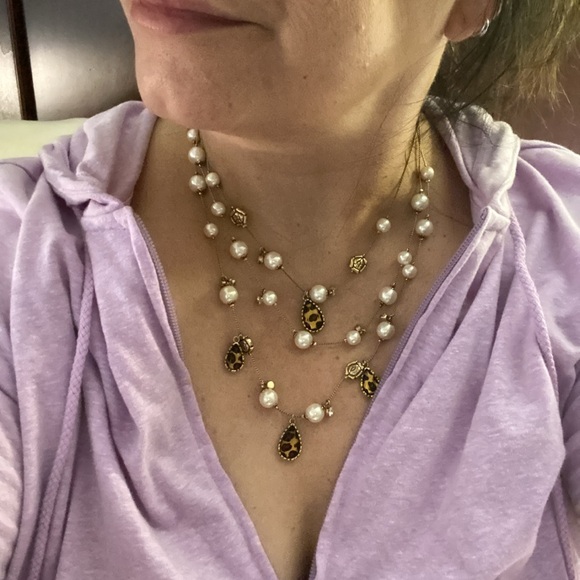 BETSEY JOHNSON Necklace Pearl Rhinestone Three Strand Gold Tone Chain Adjustable - Picture 6 of 6